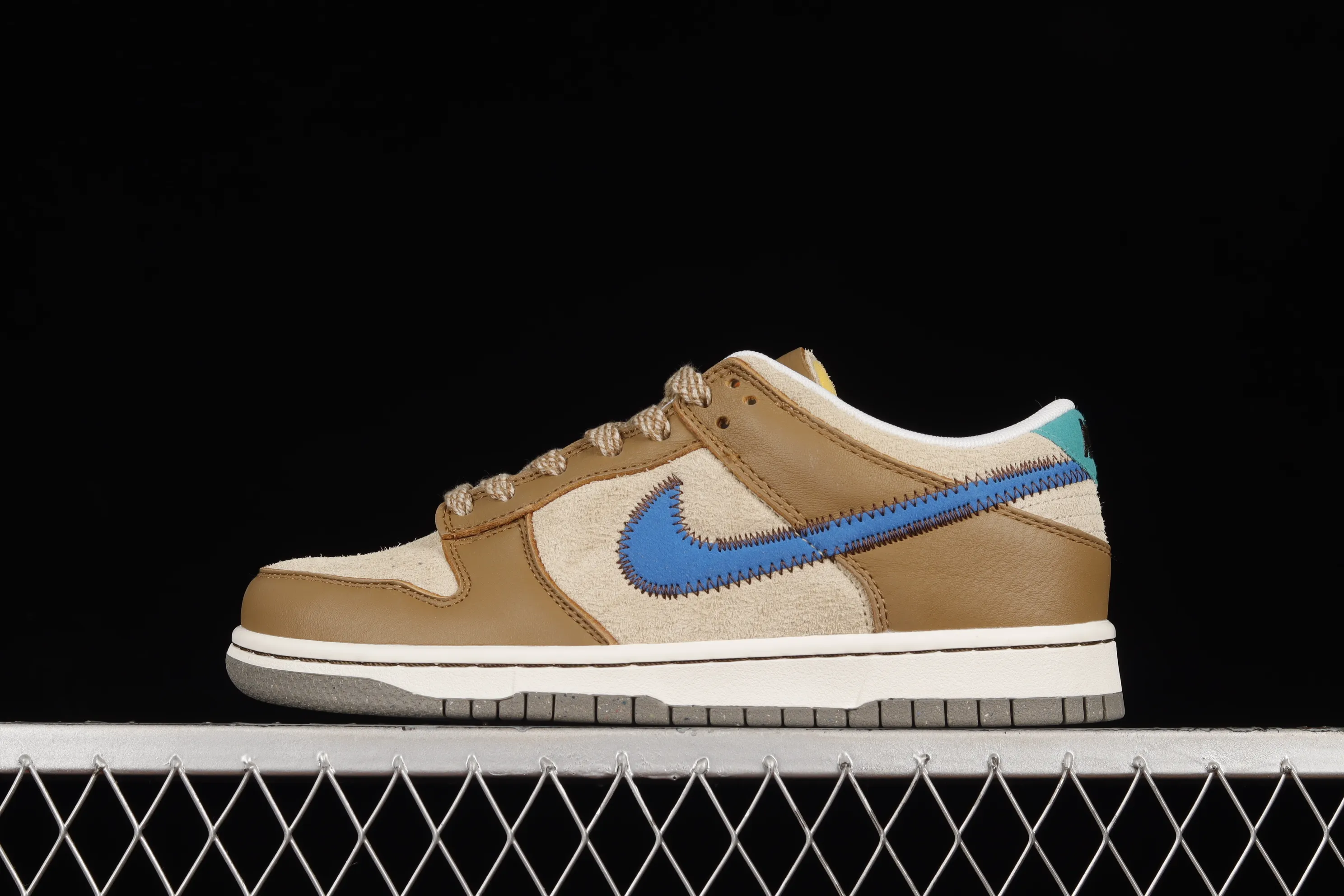 All Categories Nk SB Dunk Series Nk SB Dunk Low Low-top Sneakers J Version Size x Nk Dunk Low "Dark Driftwood" Cooperation Model Dunk Series Low-top Casual Sports Skateboard Shoes DO6712-200